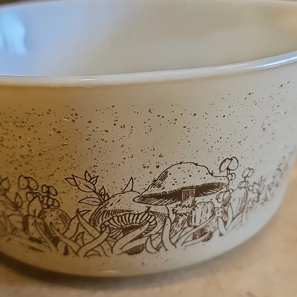 **Vintage Pyrex Forest Fancies Casserole dish, model 474-B** - Picture 2 of 7